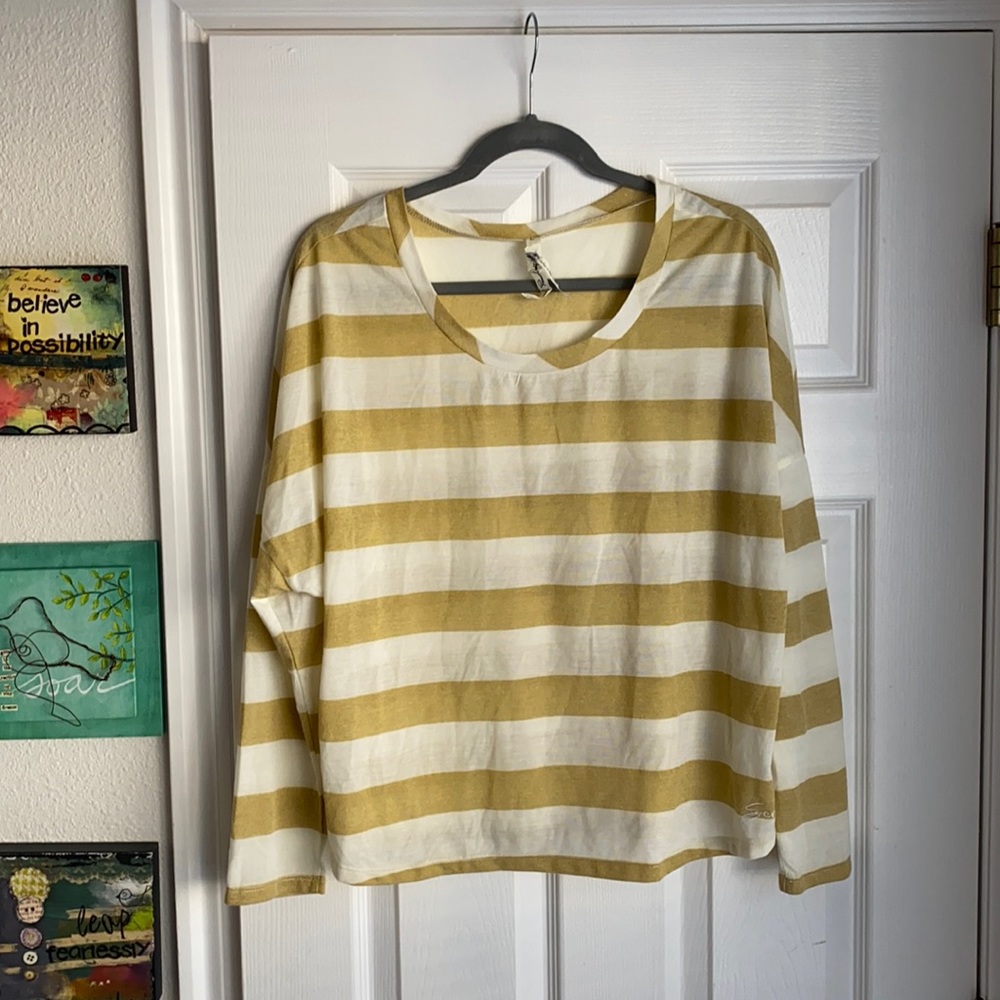 Seven7 gold and tan long sleeve fun blouse